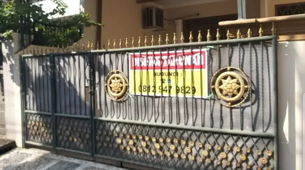 Disewakan Rumah 2 lt [ Ada AC ]