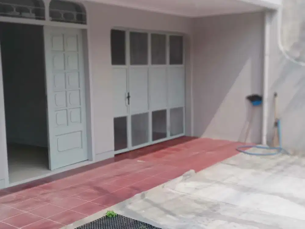 Rumah disewakan di Radio Dalam