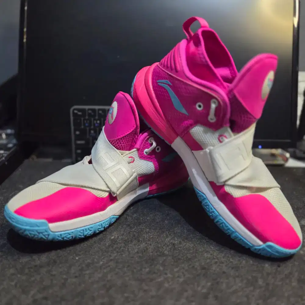 Dijual sepatu basket lining MANTAN MASIH SEMOK
