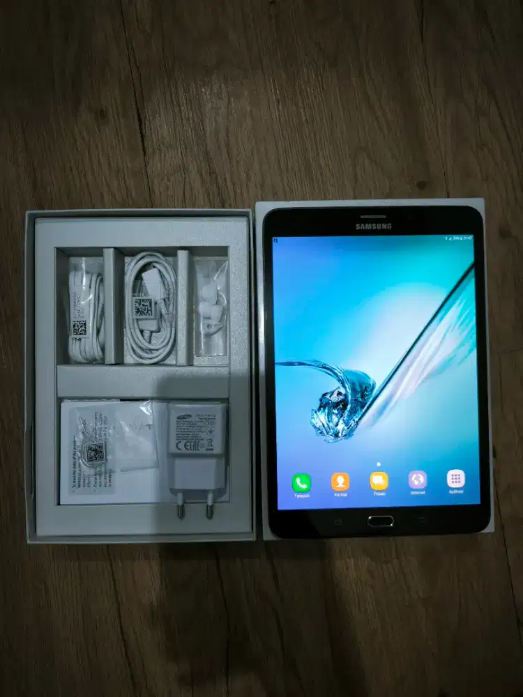 Samsung Tab S2 ( 99% like new )