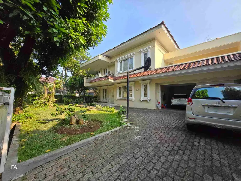 Rumah Huk 2 lantai luas 867 m2 lokasi strategis dekat pintu Tol di Cempaka Bintaro. Jakarta Selatan