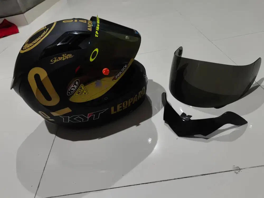 Helm kyt r10 fulface paket ganteng