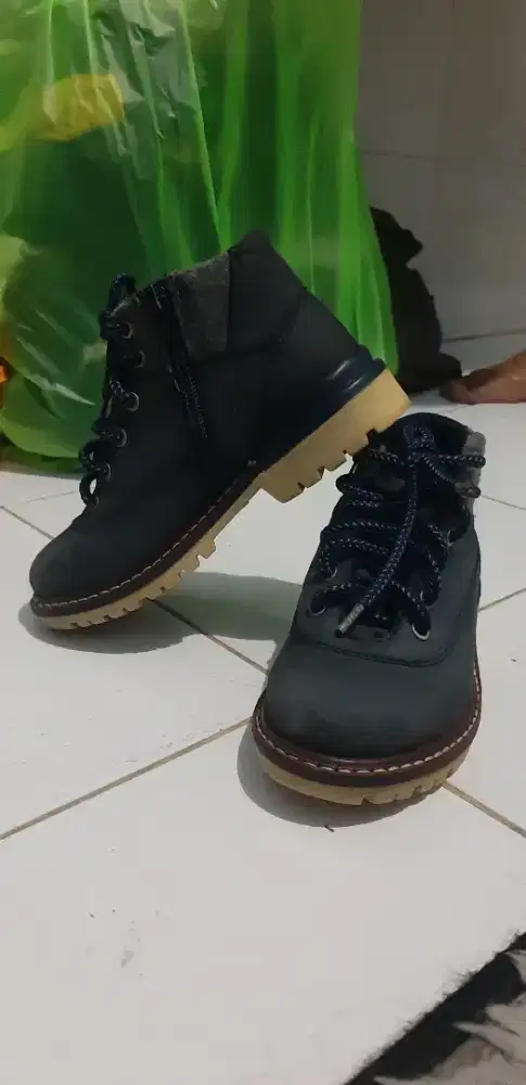Sepatu boots hiking zara
