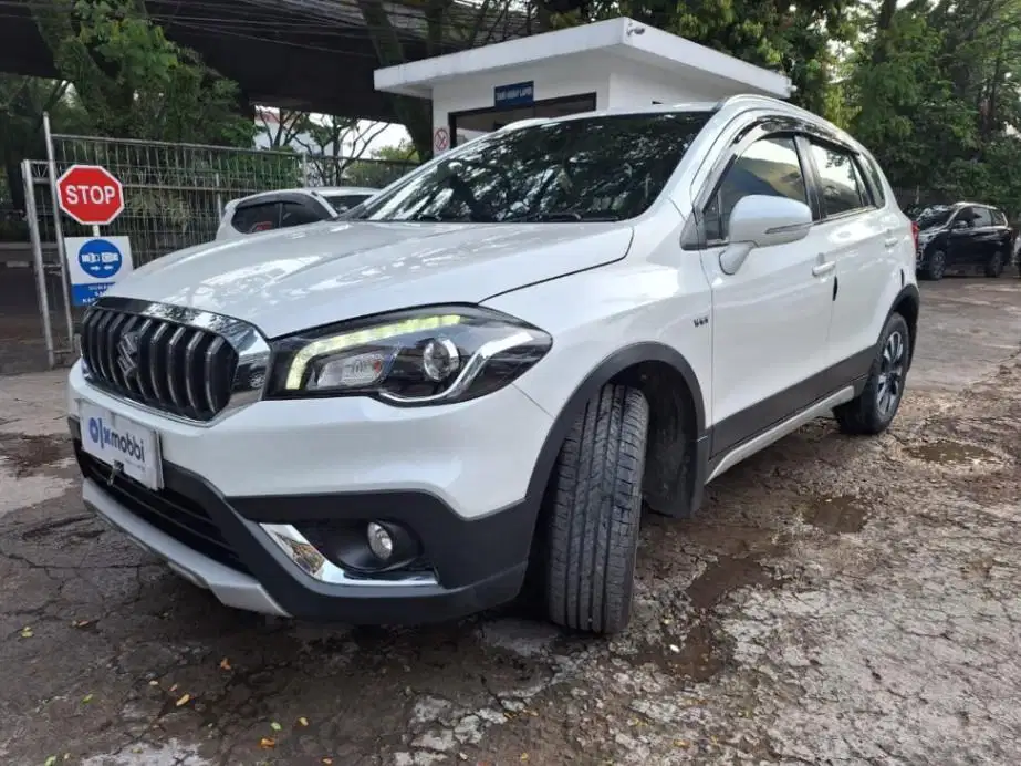 LOW DP Suzuki SX4 1.5 New S-Cross Bensin-MT 2018 AHF