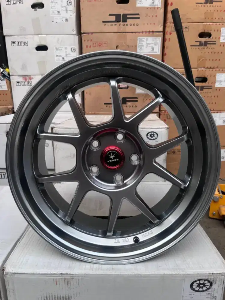 Lenso venom 6 ring 18 lebar 8,5 pcd 5x114,3 ET 38 4pcs