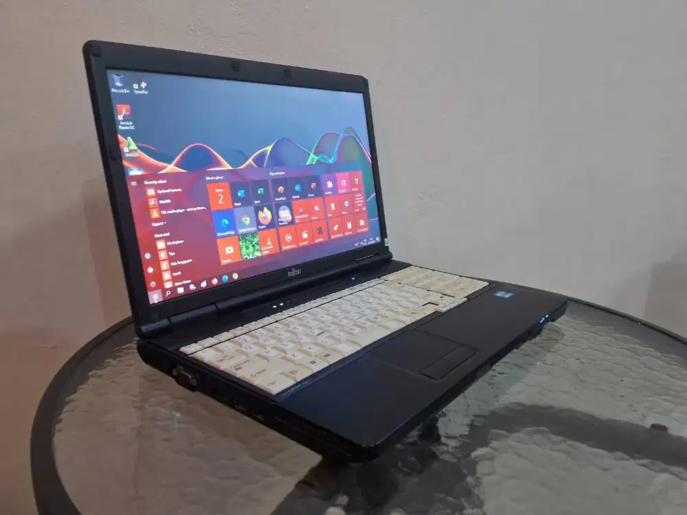 Laptop Core i3 4GB SSD ReadyUp 15.6in win Ori Fujitsu LifeBook Garansi