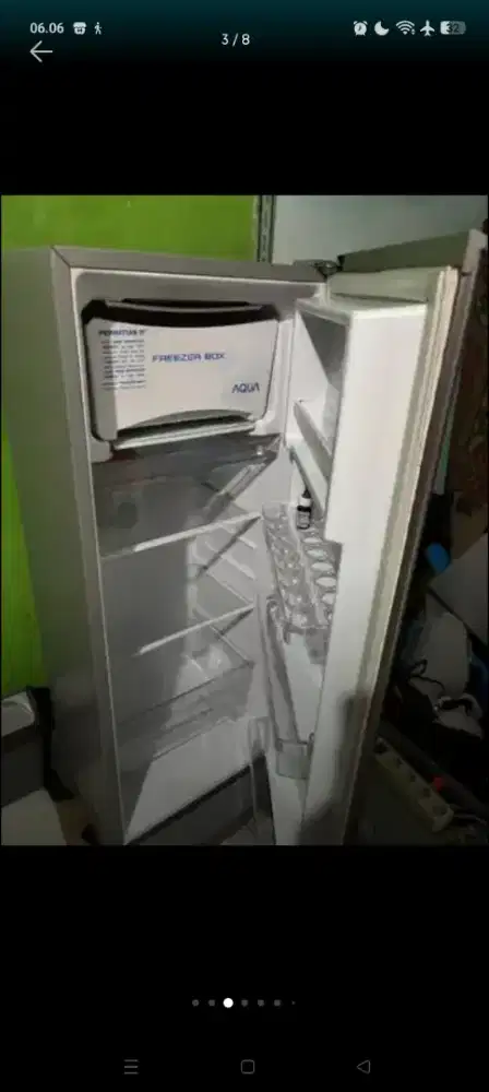 KULKAS 1 PINTU merek Aqua masih bagus dan mulus