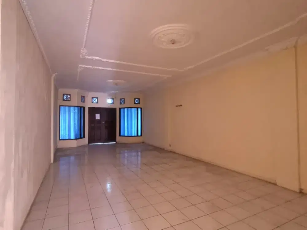 Di jual 3 unit ruko area seminyak kuta bali