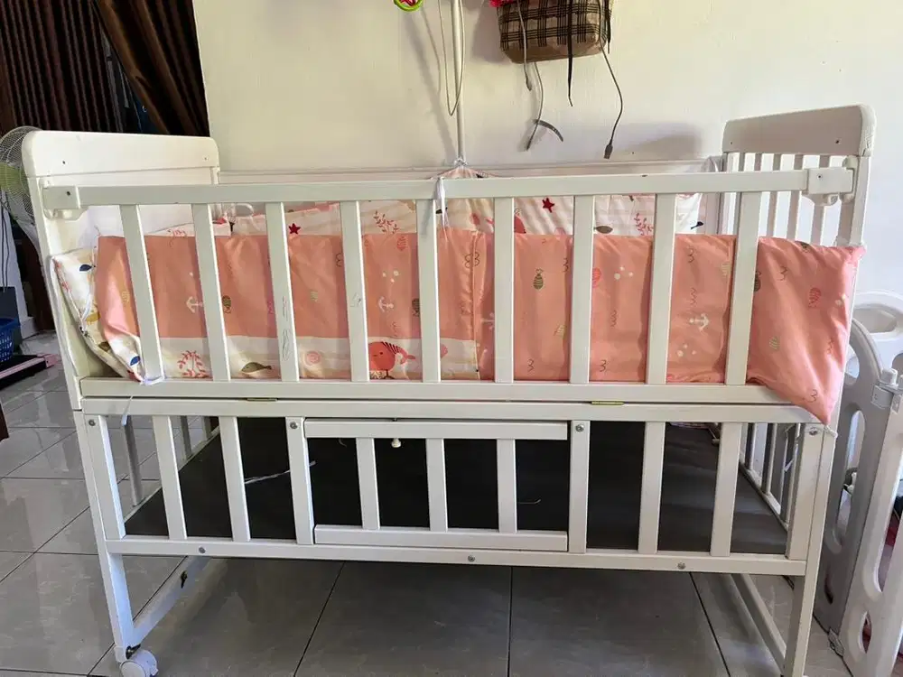 Box tidur bayi mulus seperti baru
