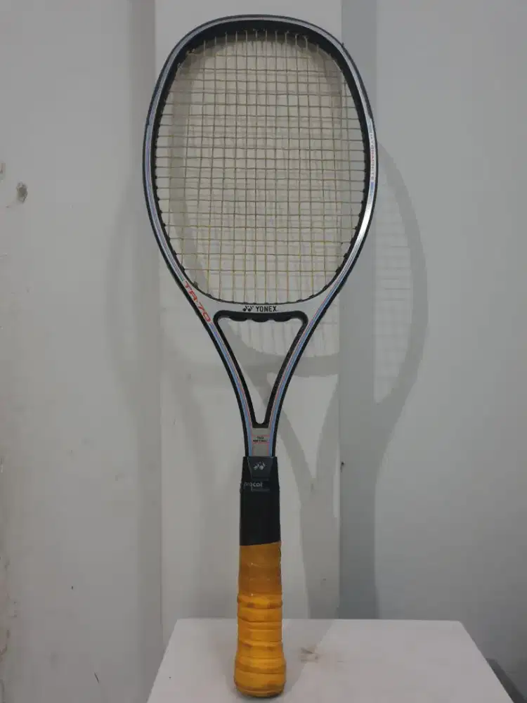 DIJUAL RAKET YONEX DAN BABOLAT