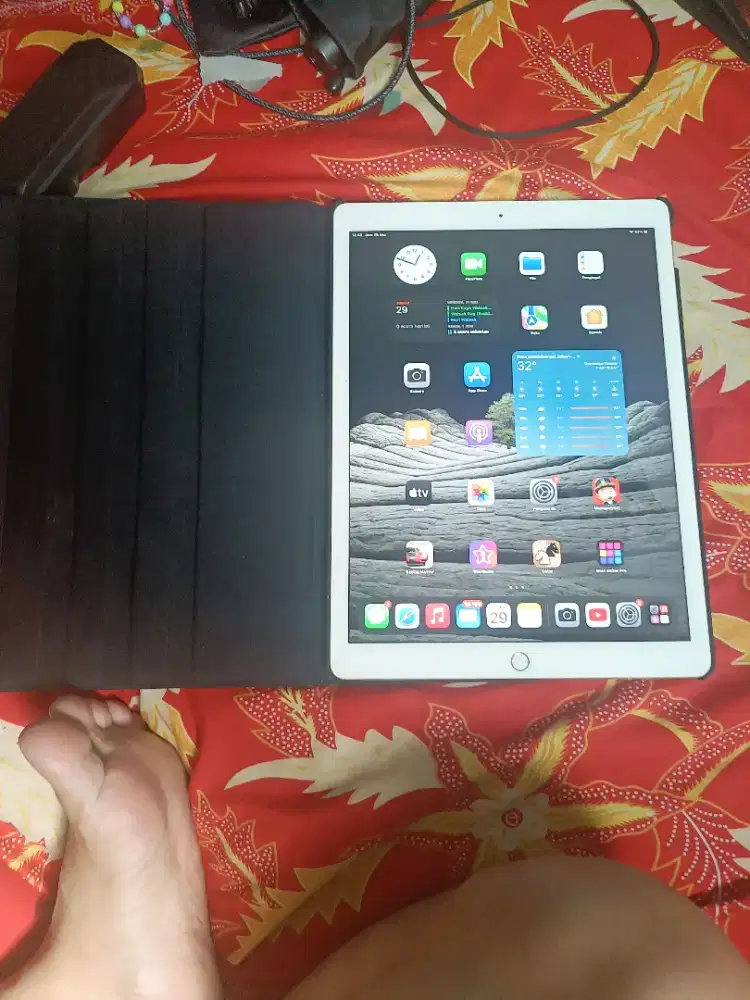 ipad pro 12.9 gen1 128gb batre super awet dijamin bisa tes ditempat