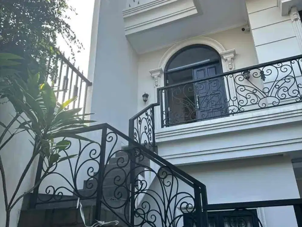 Di Jual Rumah 3 Lantai di Pejaten Pasar Minggu, siap huni , bebas banjir
