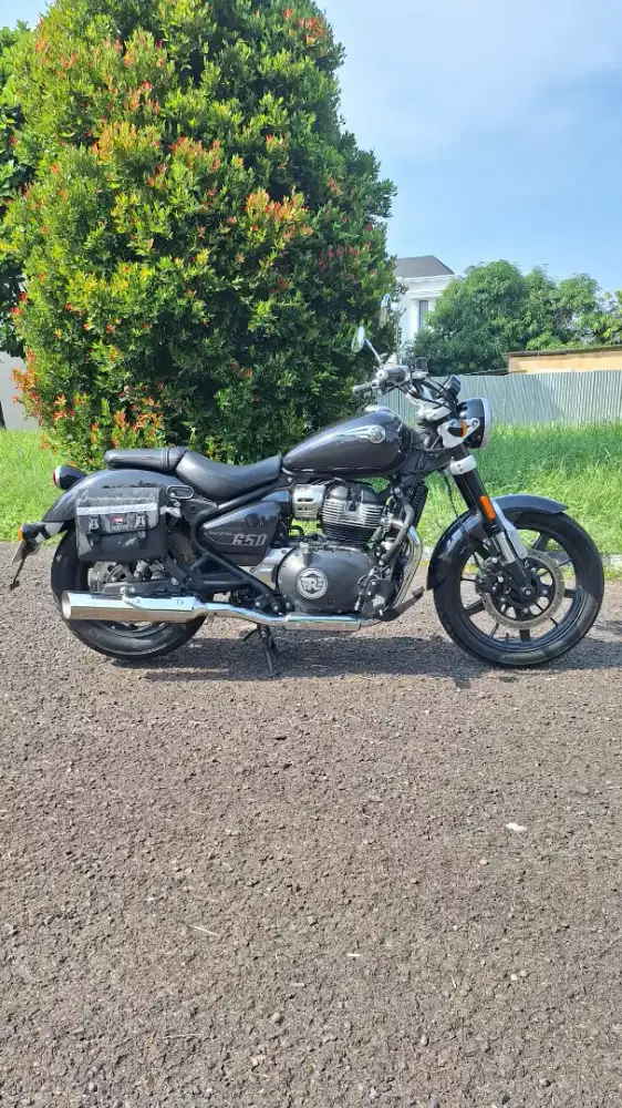ROYAL ENFIELD SUPER METEOR ASTRAL BLACK 650