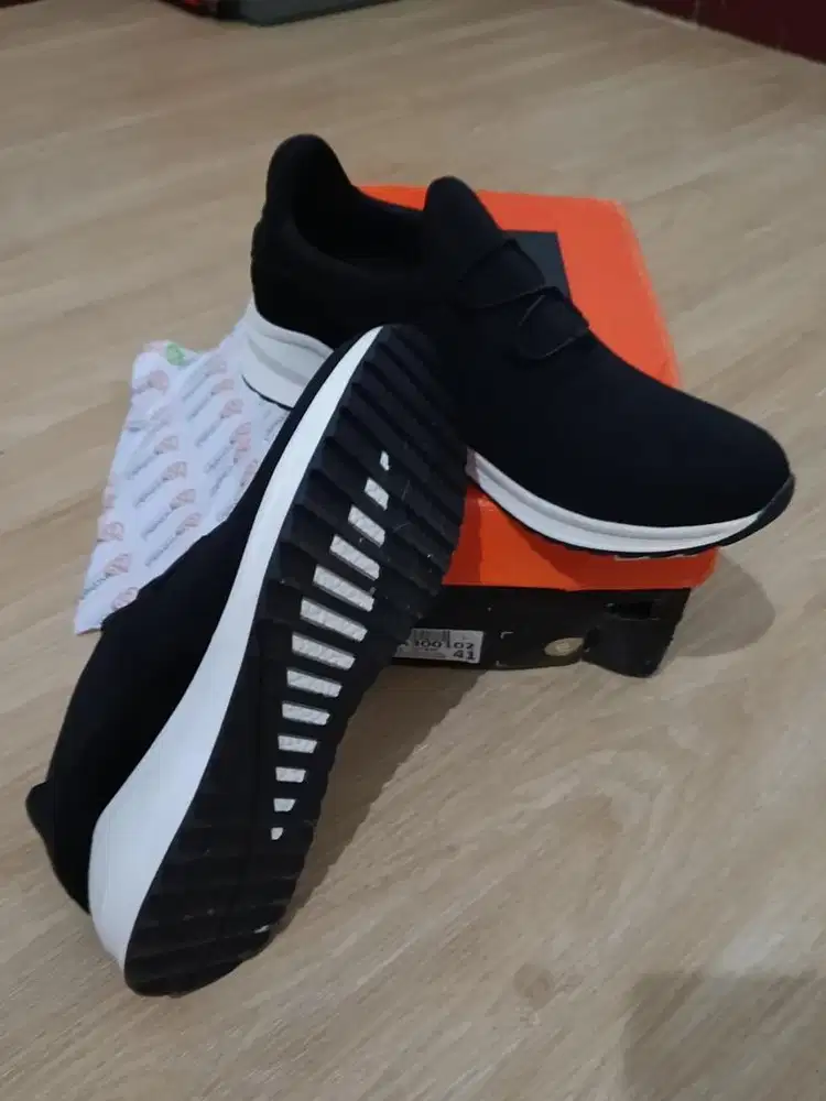 Sneakers Wanita Donatelo
