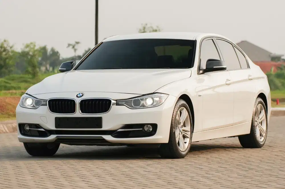 ODO SUPER LOW BMW 320i Sport 2015 (F30)
