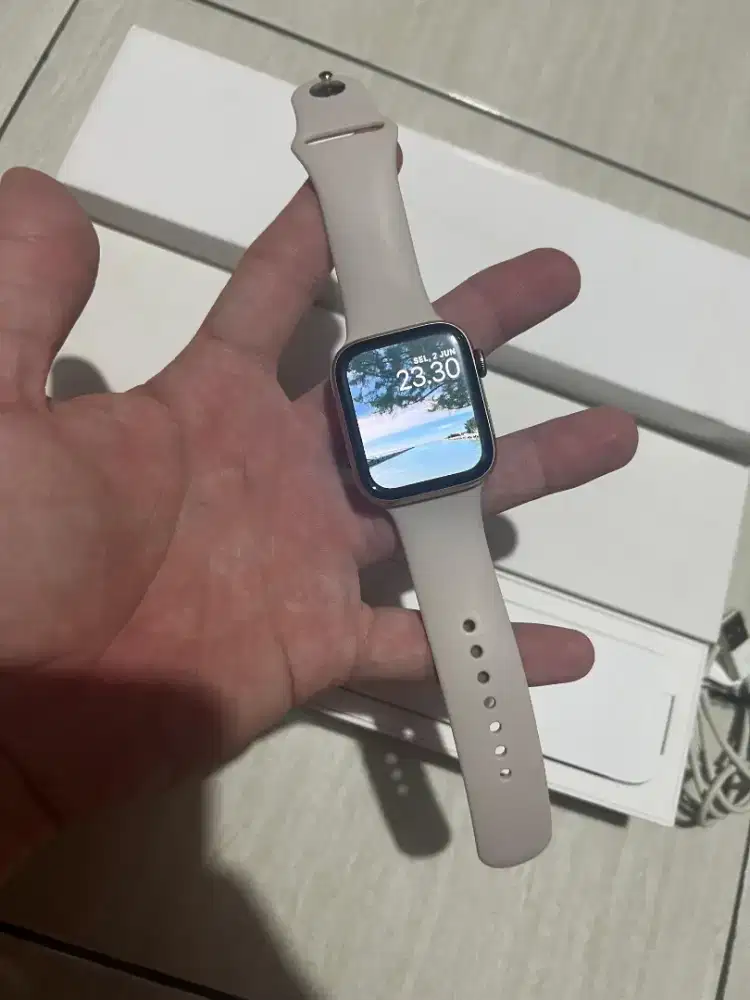 APPLE WATCH 4 44mm likenew