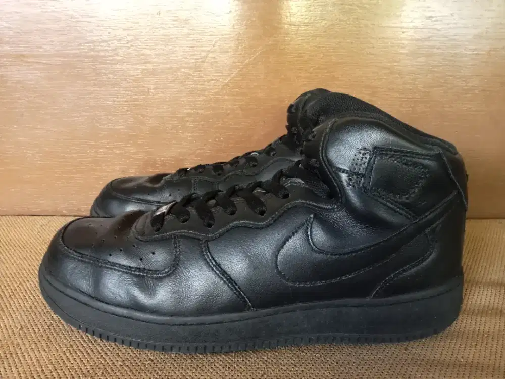 Sepatu Nike Air Force 1 Mid '07 size 43