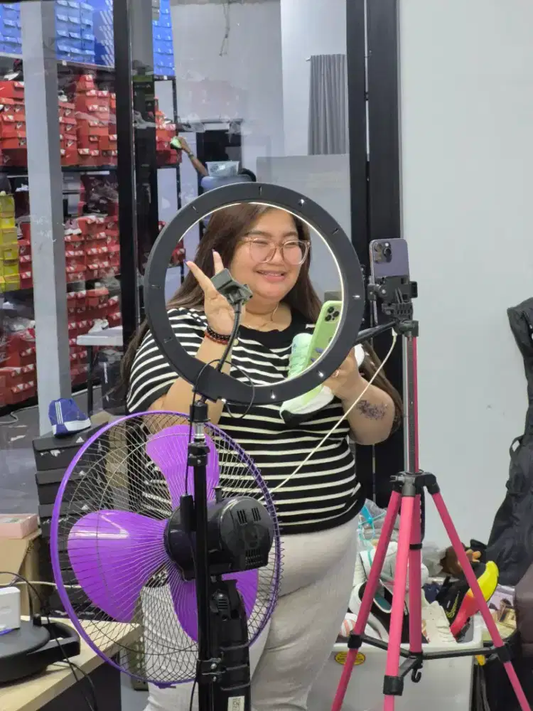 Lowongan untuk backing host live