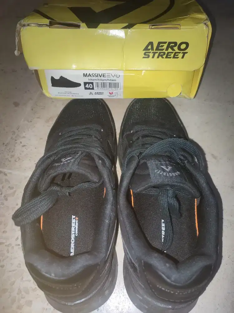 Sepatu Aerostreet Massive Evo -  Like New (40)