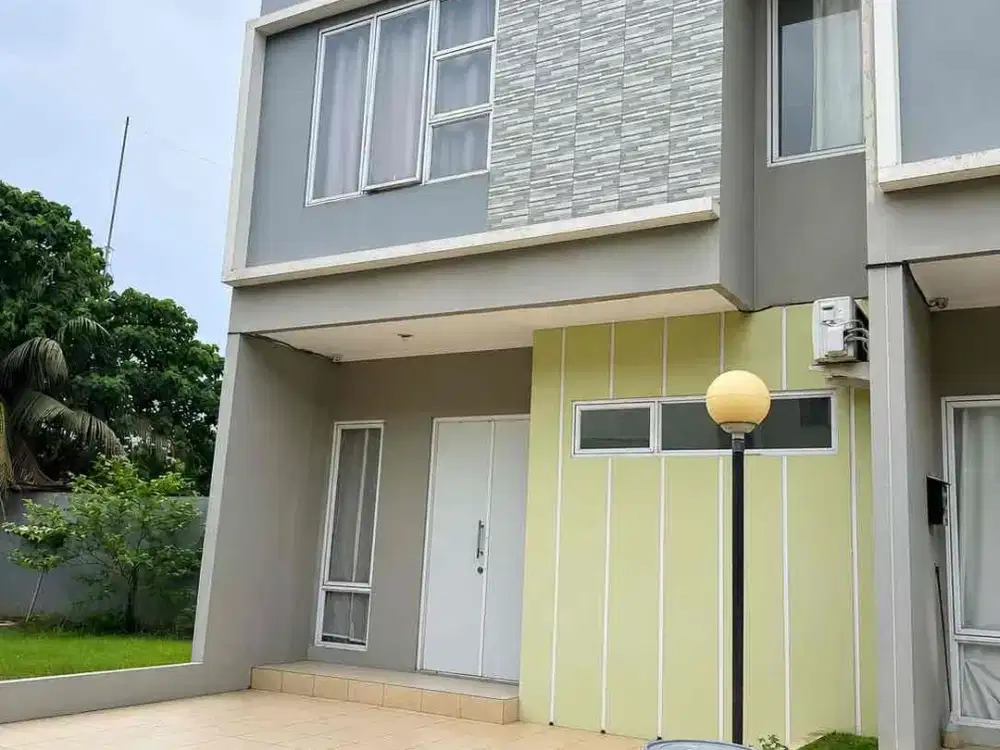 JUAL CEPAT (TURUN HARGA) – Rumah 2 Lantai Terawat Samping Taman Dekat Green Lake City, Cipondoh