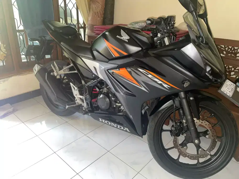 Di jual aja nih cbr 150 nya murah oli rutin terawat