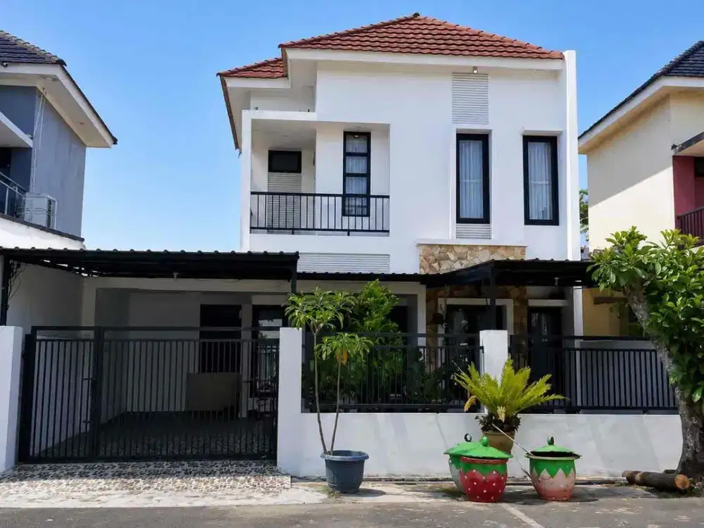 DIJUAL – Rumah 2 Lantai Strategis Dekat Bandara Internasional Syamsudin Noor