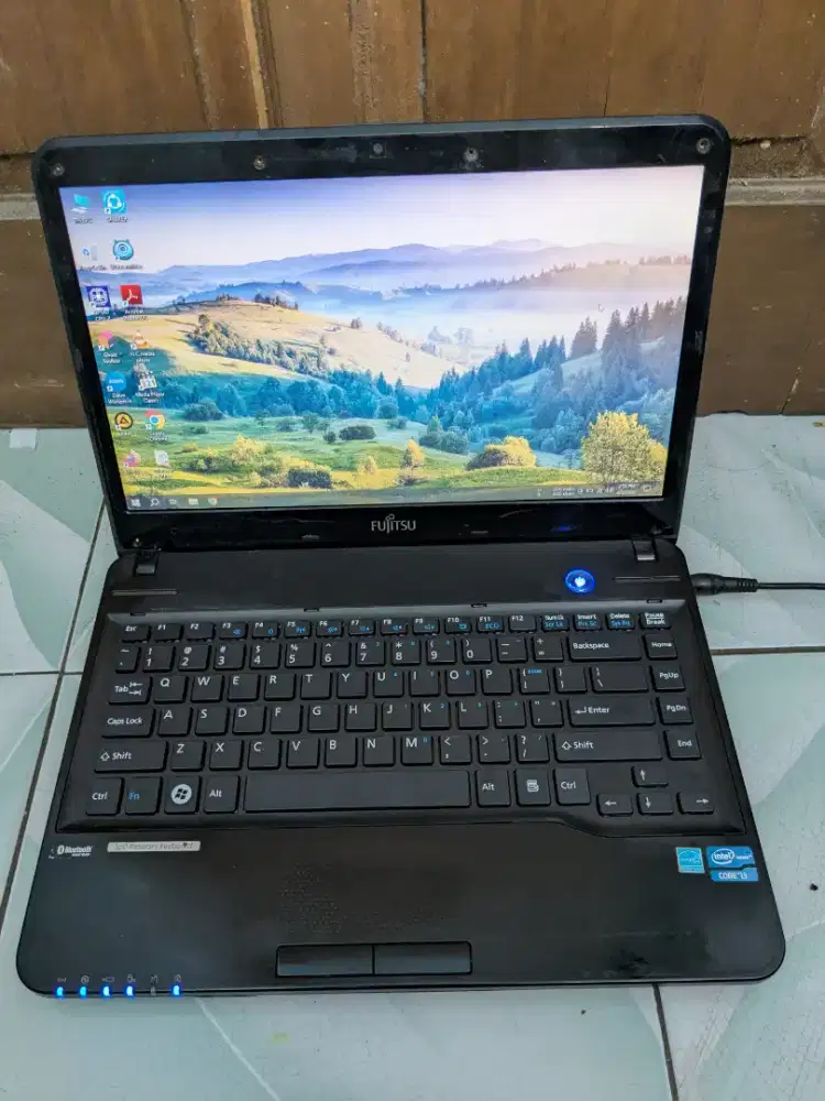 Laptop Fujitsu LH532 Core I3 Ram 4 Minus Batre Sambil Cas Lain Aman