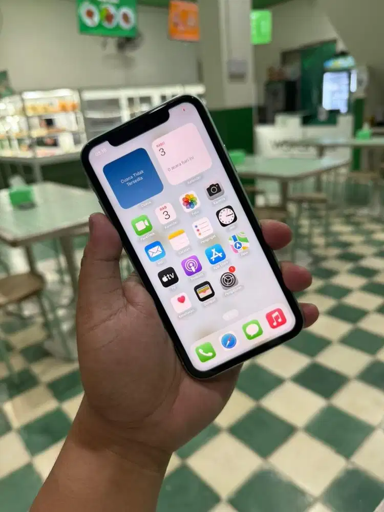 Iphone 11 64GB ex inter hp kabel aja mines pernah ganti lcd dan batre