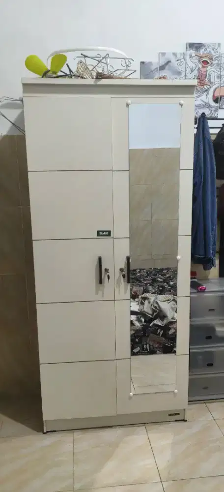 Lemari pakaian 2 pintu