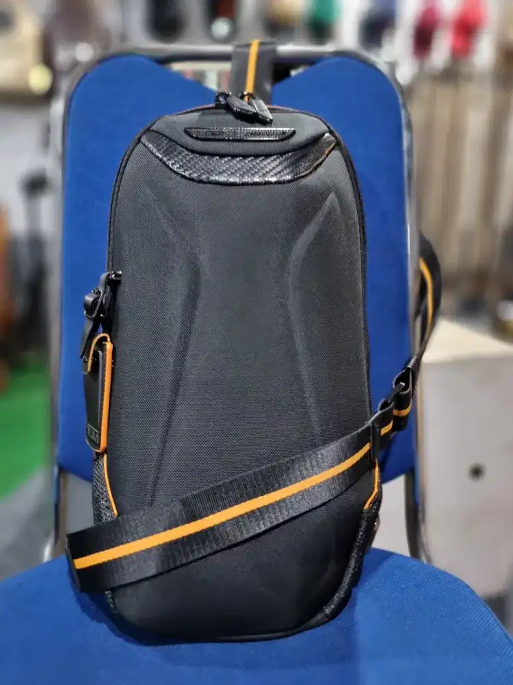 Crosbody/tas slempang TUMI mc laren