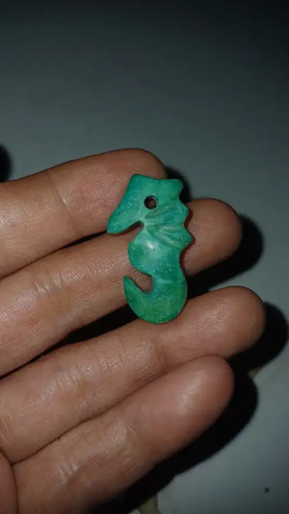 Liontin batu pirus temuan barang antik