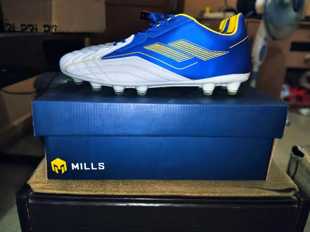 Sepatu bola mills ASTRO FIRENZE 42