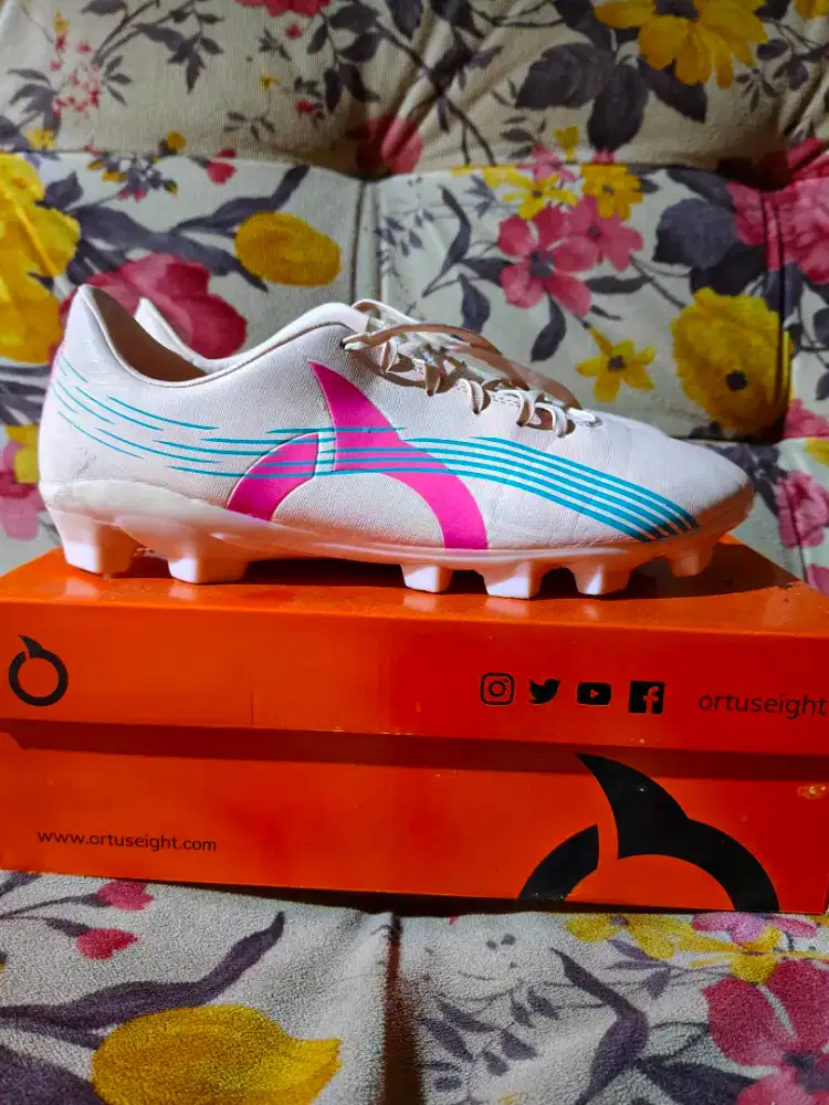 Sepatu bola ortuseight horizon fg uk.43