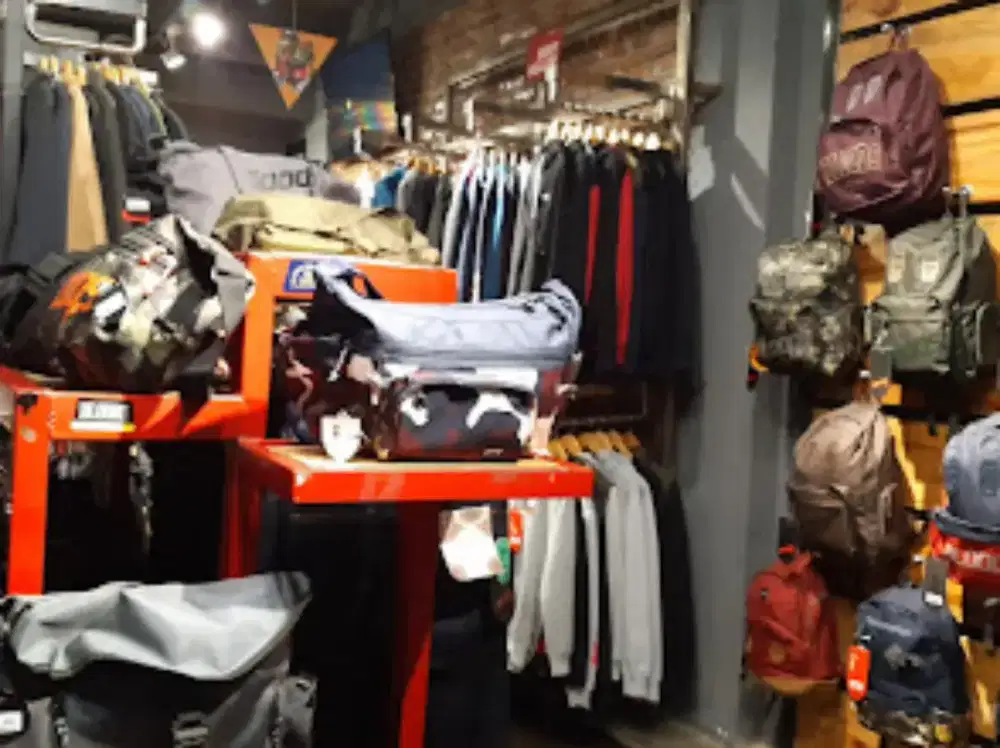 DIBUTUHKAN PELAYAN TOKO CLOTHING BLODS