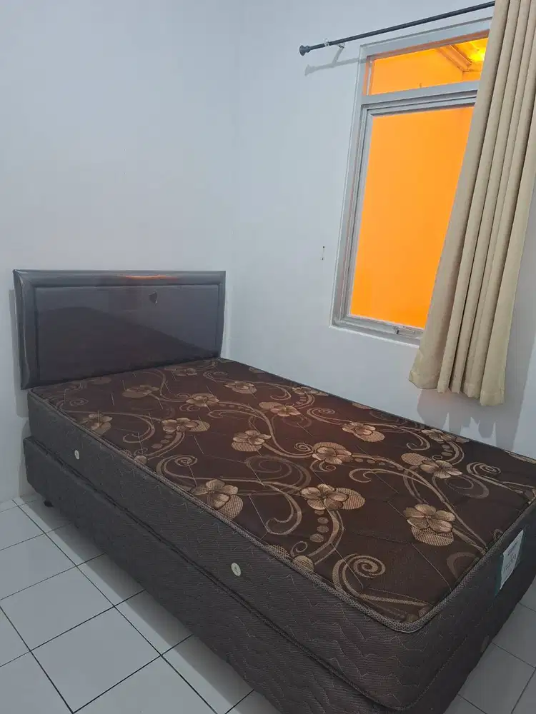 DIJUAL 1 SET SPRINGBED (+DIVAN) KONDISI HAMPIR SEPERTI BARU UK.120X200