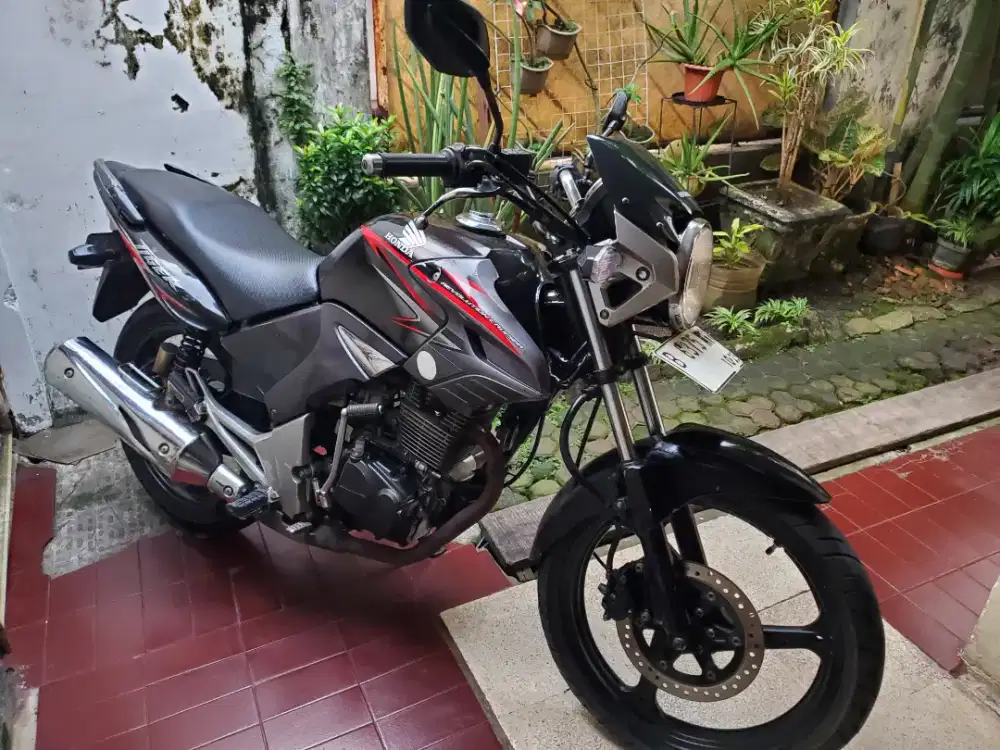 Honda Tiger Revo Hitam 2013 Full orisinil.