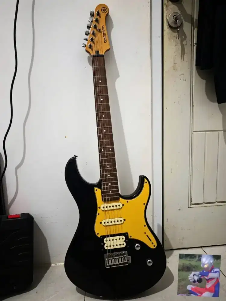 Gitar Yamaha Pasifica PAC 112V HSS black