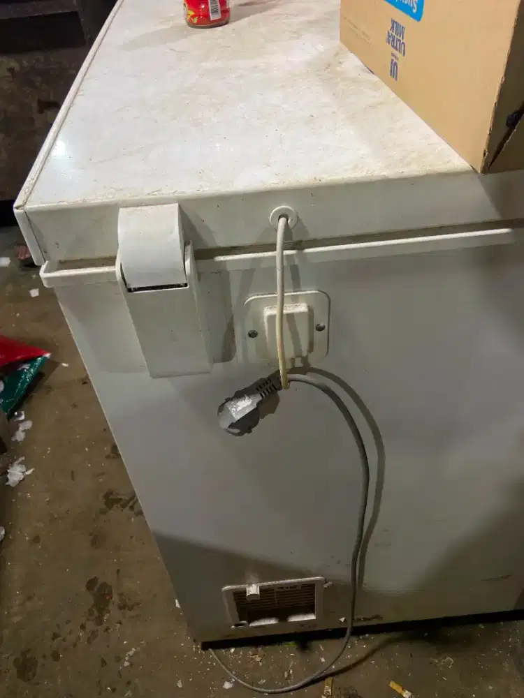 FREZZER MERK TCL 750LITER