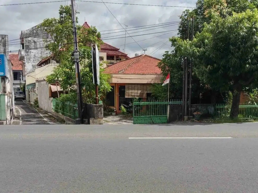 Tanah + Bangunan Strategis Ringin Semar Solo, Frontage ±15 Meter
