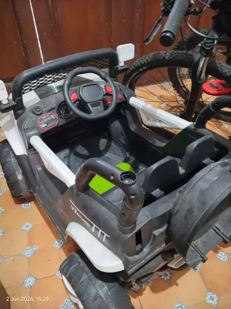 Jual Murah Mobil Aki Anak V8 Biturbo - Kondisi Apa Adanya / Minus Aki