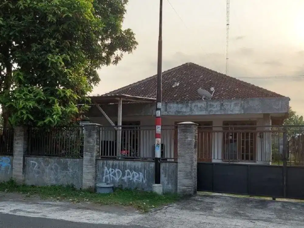 Rumah luas mangku Jalan Aspal Trirenggo Bantul