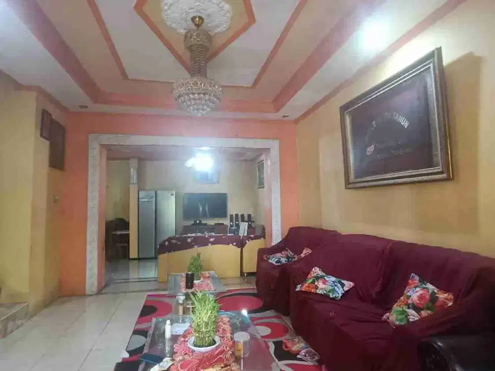 Di jual cepat rumah 2.5 lantai di Taman Borobudur 1 perumanas 2 Tangerang