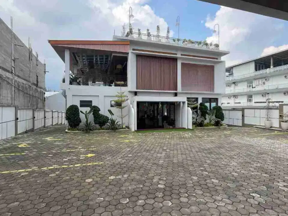 Dijual Kafe / Usaha Di Batu Cafe dengan swimming pool