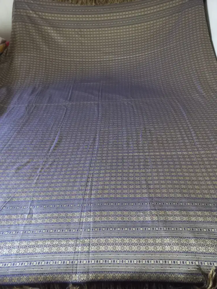 Songket tenun dari kamboja