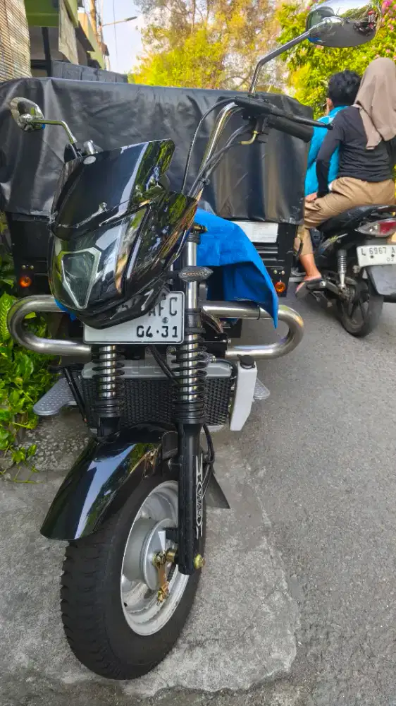 JUAL MOTOR NIAGA RODA TIGA VIAR KARYA 200LN WARNA HITAM TAHUN 2026/4