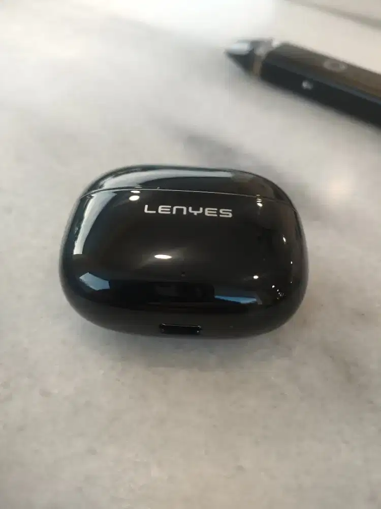 Tws lenyes bluetooth 5.4 version full bass  air 68