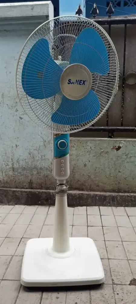 Kipas Angin Berdiri Merek Sanex 16 inc, Cipinang