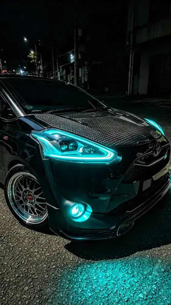 Kap mesin OEM Toyota Sienta lapis carbon fiber motif rubik quadro