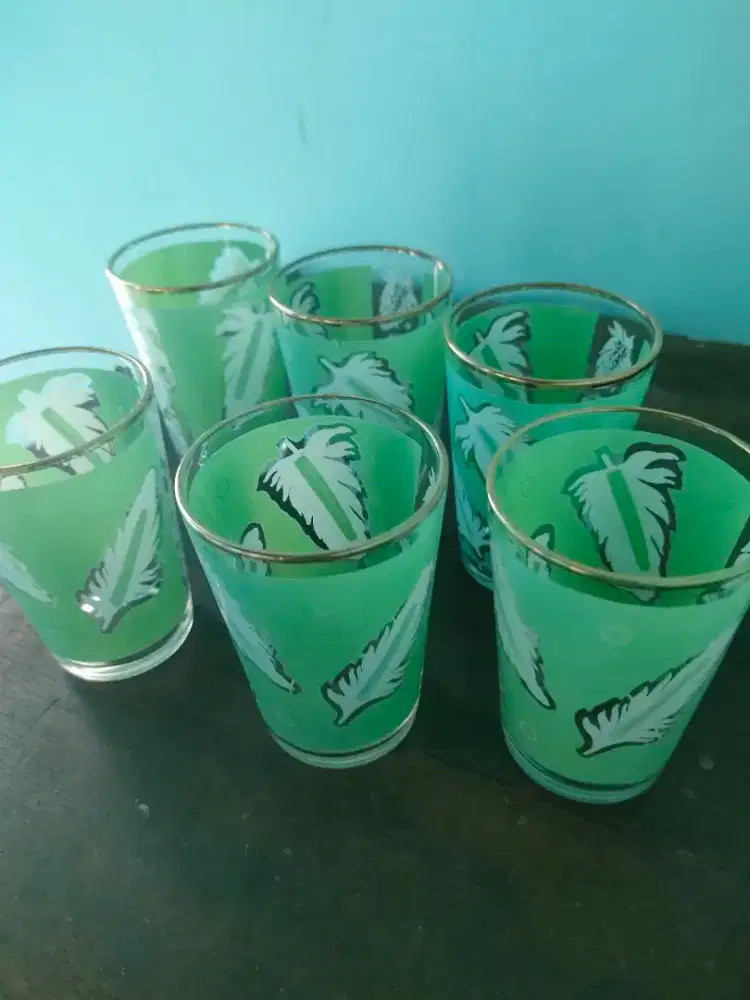 Gelas jadul hijau