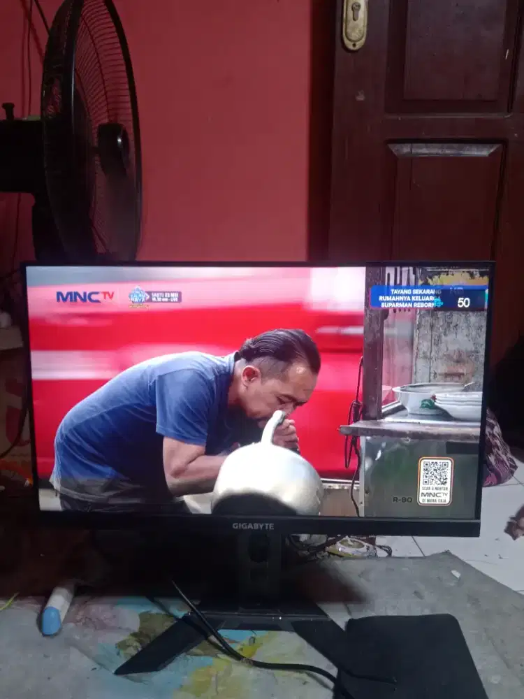 Monitor 24 inci layar fremelist